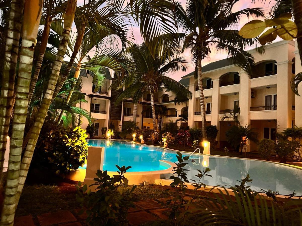 A'S Beach Apartment Flic en Flac Bagian luar foto
